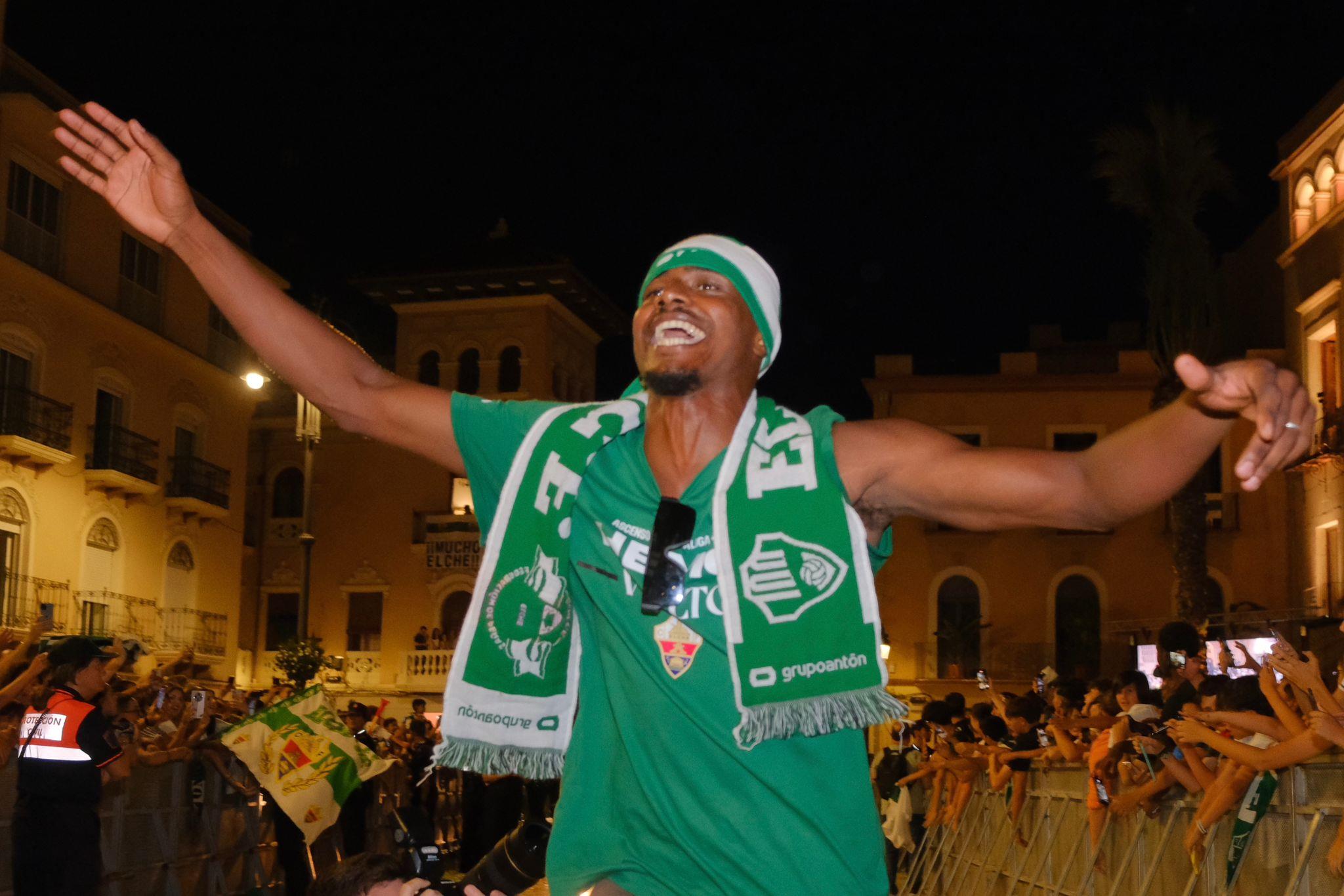 El Elche CF y su afición celebran un histórico ascenso
