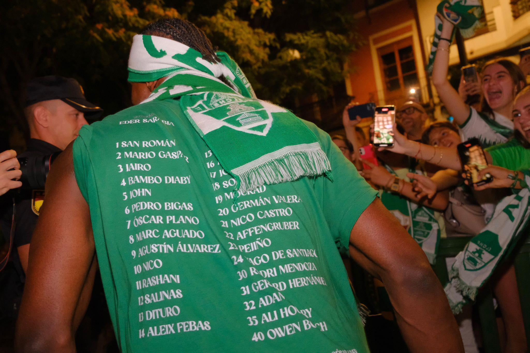 El Elche CF y su afición celebran un histórico ascenso