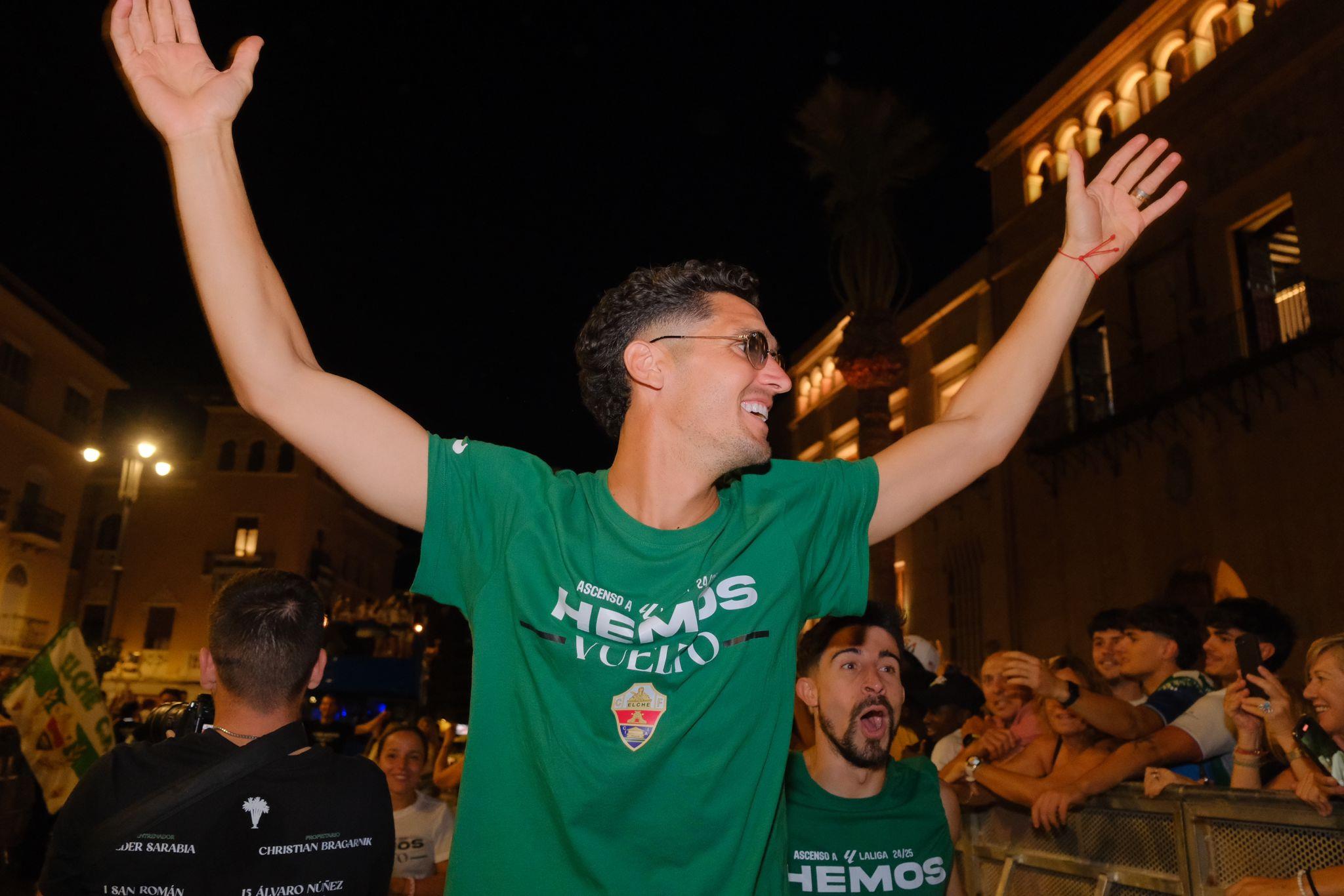 El Elche CF y su afición celebran un histórico ascenso