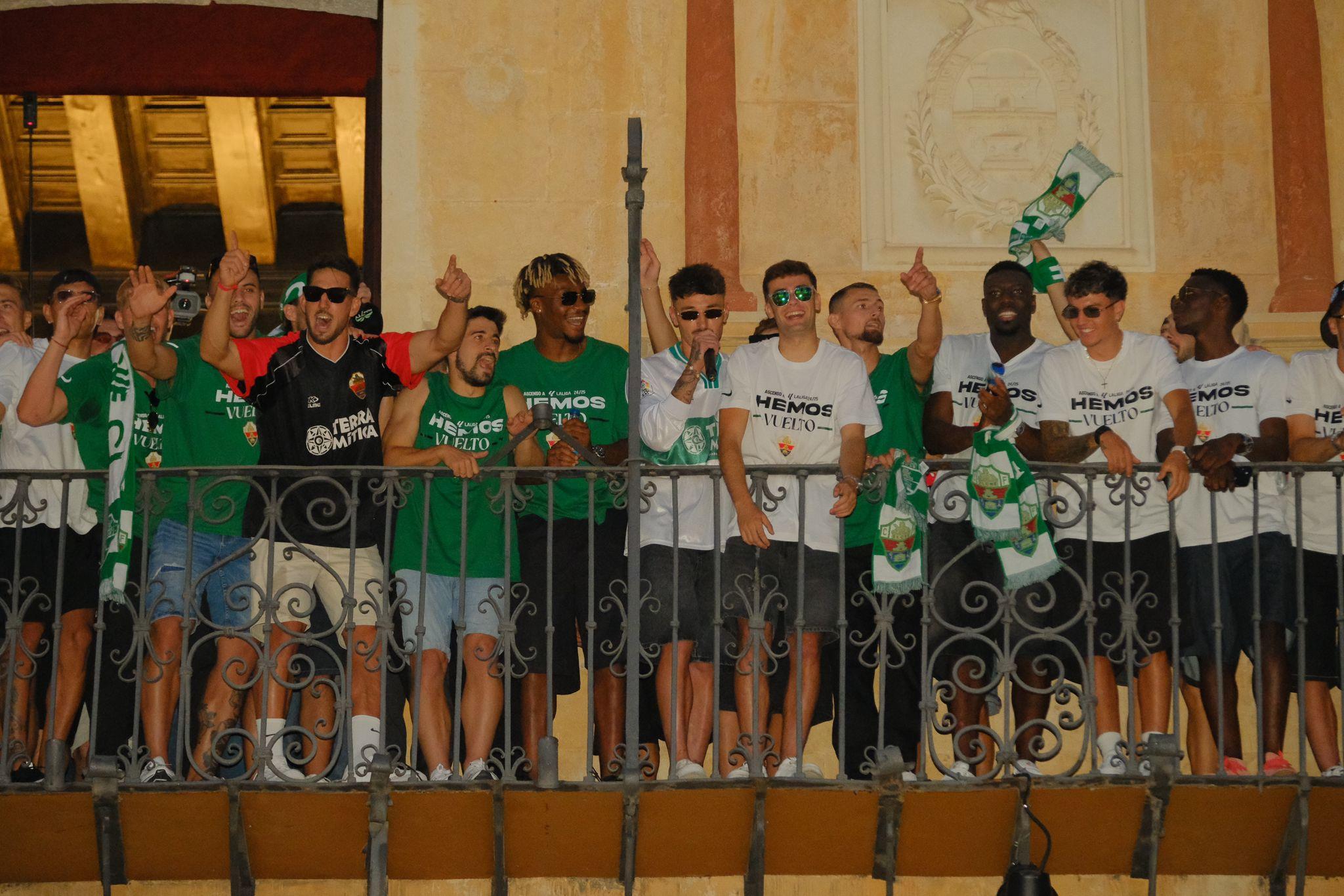 El Elche CF y su afición celebran un histórico ascenso