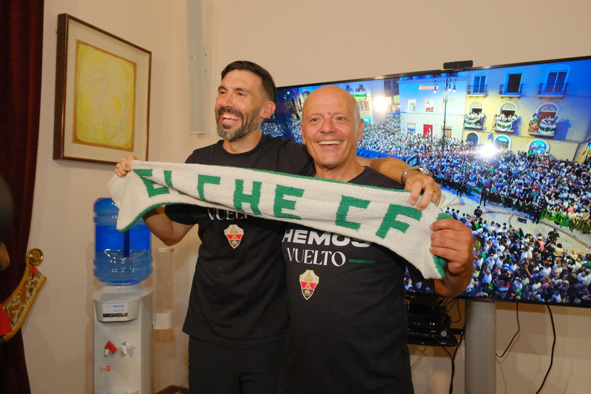 El Elche CF y su afición celebran un histórico ascenso