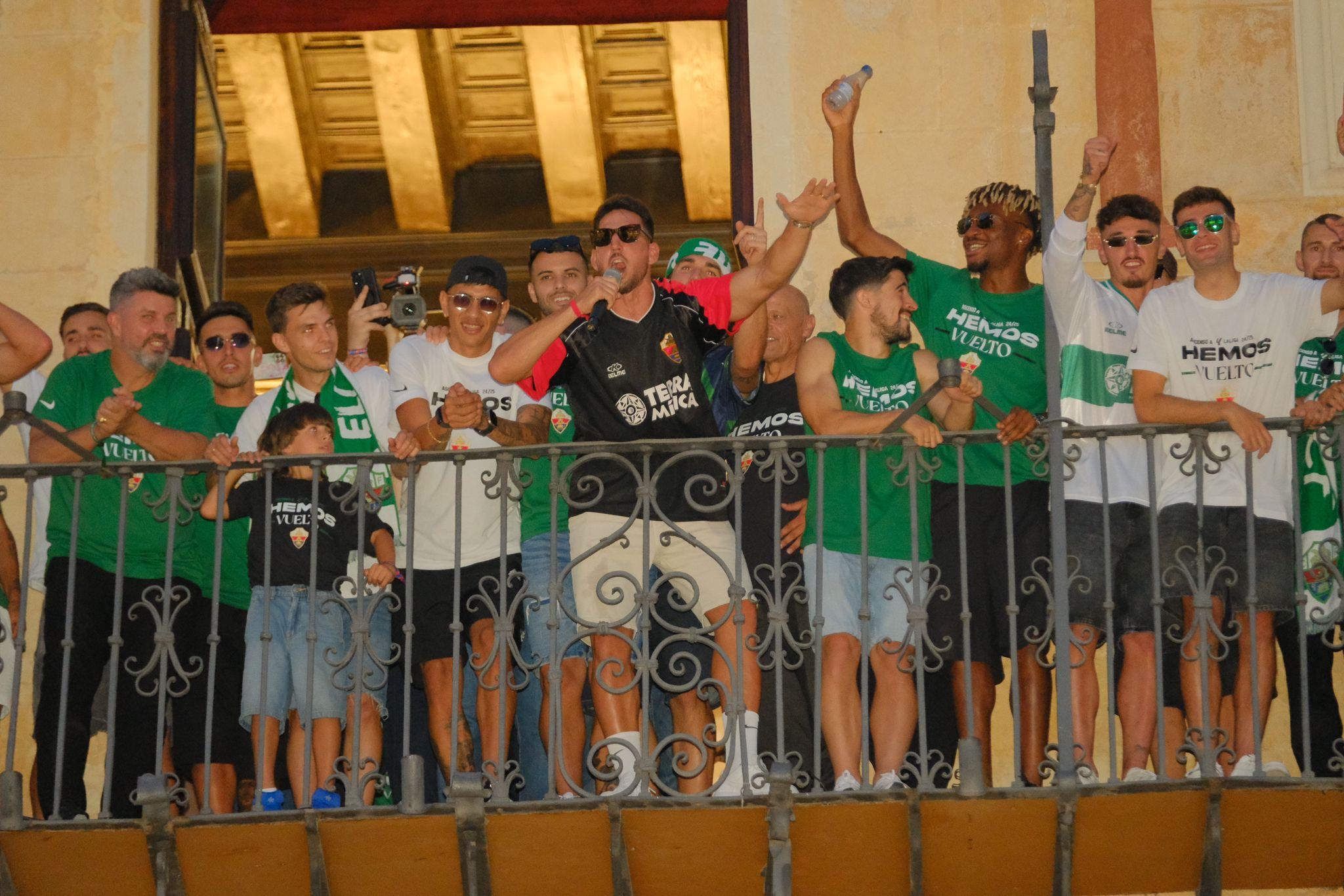 El Elche CF y su afición celebran un histórico ascenso