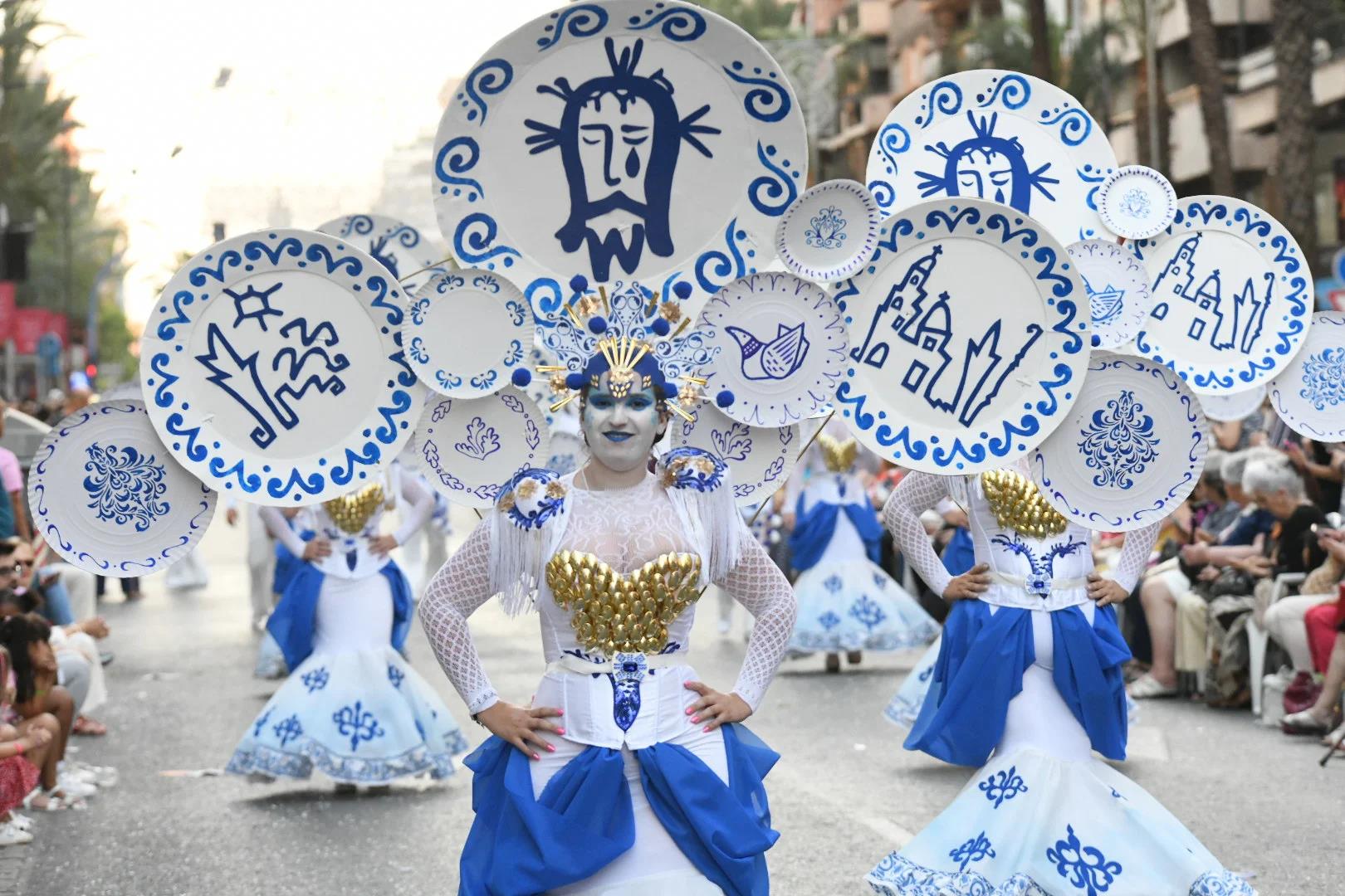 Desfile del ninot de las Hogueras en 2024.