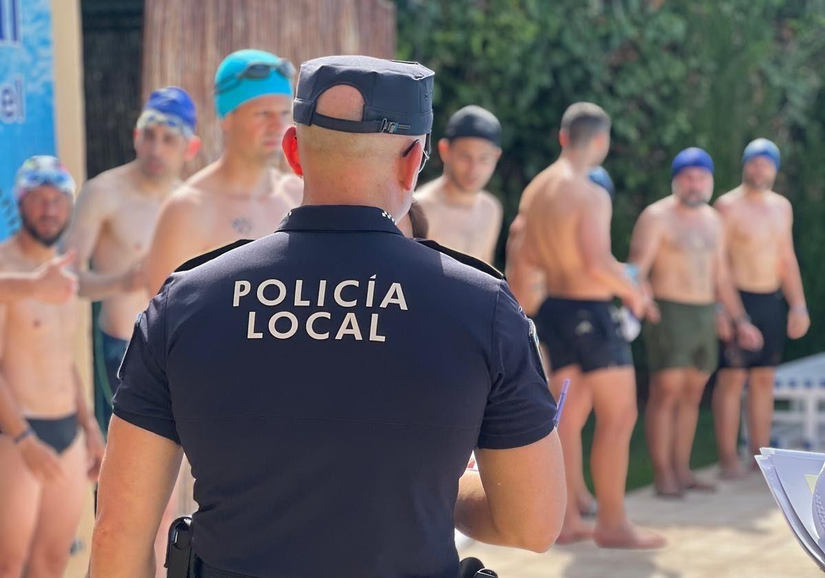 Candidates prepared for the swimming test.