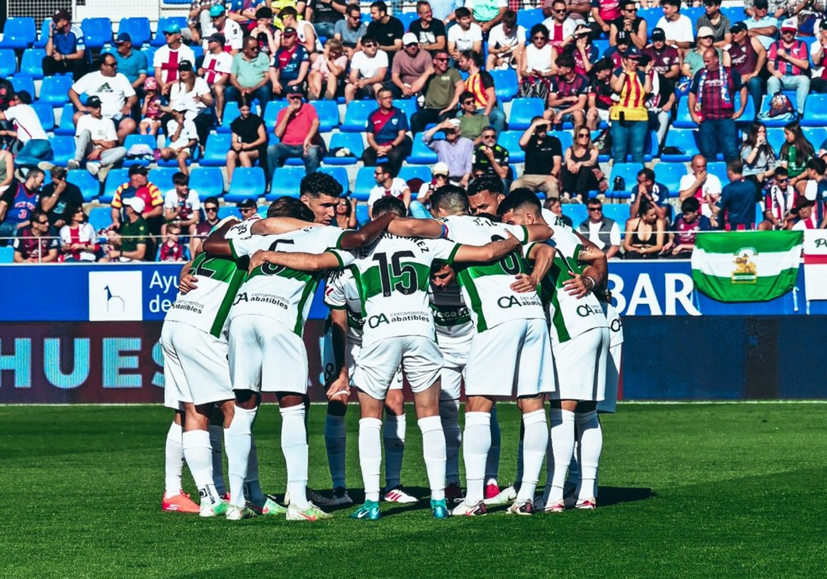 Elche players huddle before a match.