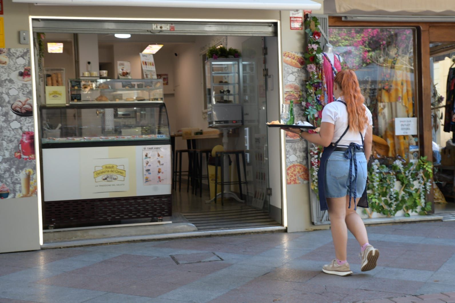 A waitress in the centre of Alicante.