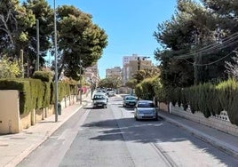 Una de las calles afectadas por los cortes de luz en Alicante.