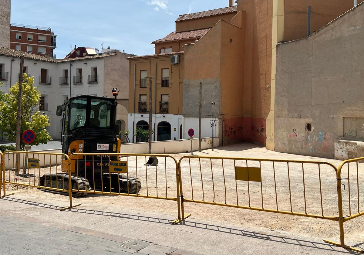 Máquinas en el solar donde está previsto el próximo edificio público.