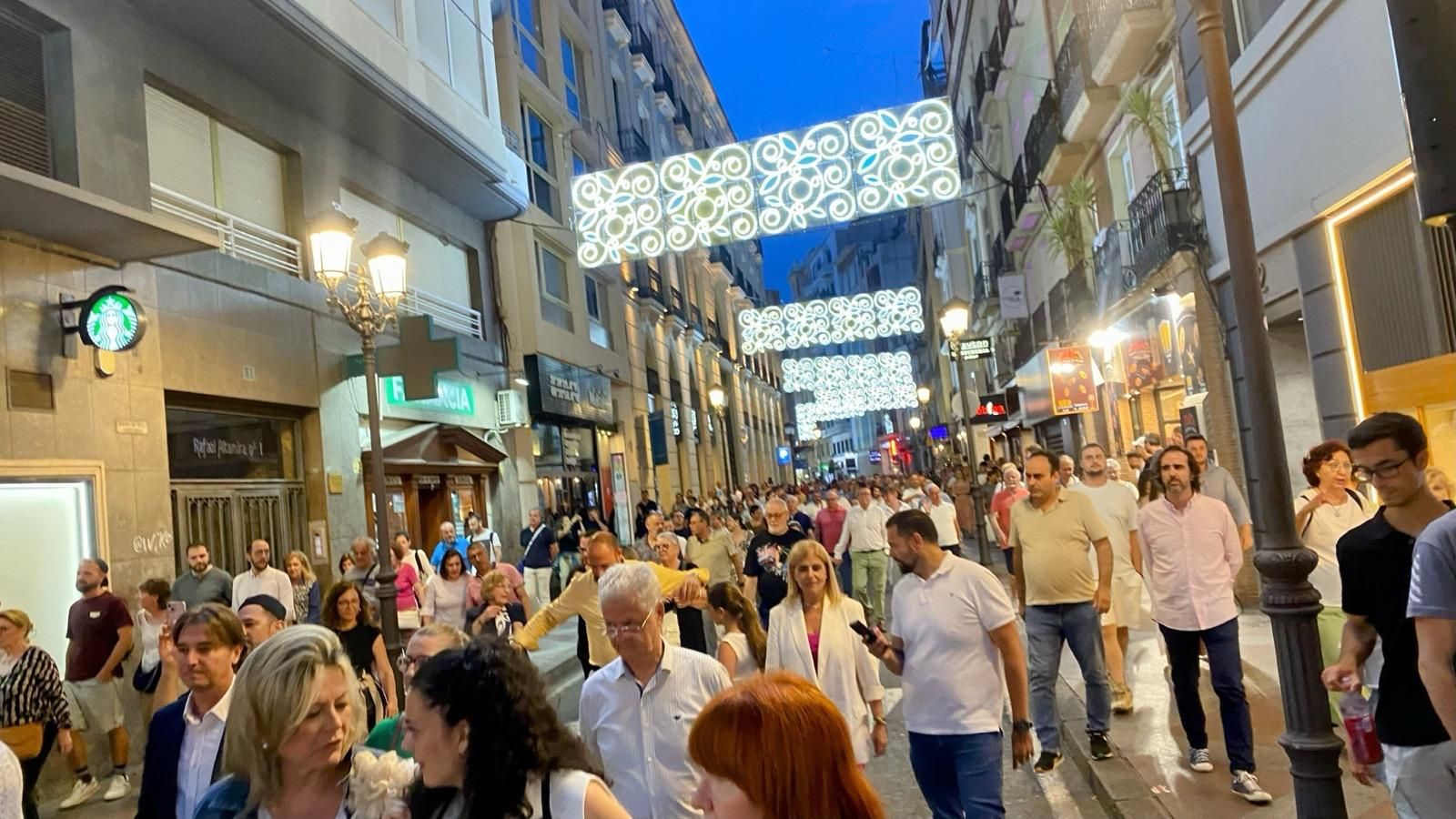 Alicante ya brilla &#039;a la llum de les Fogueres&#039;