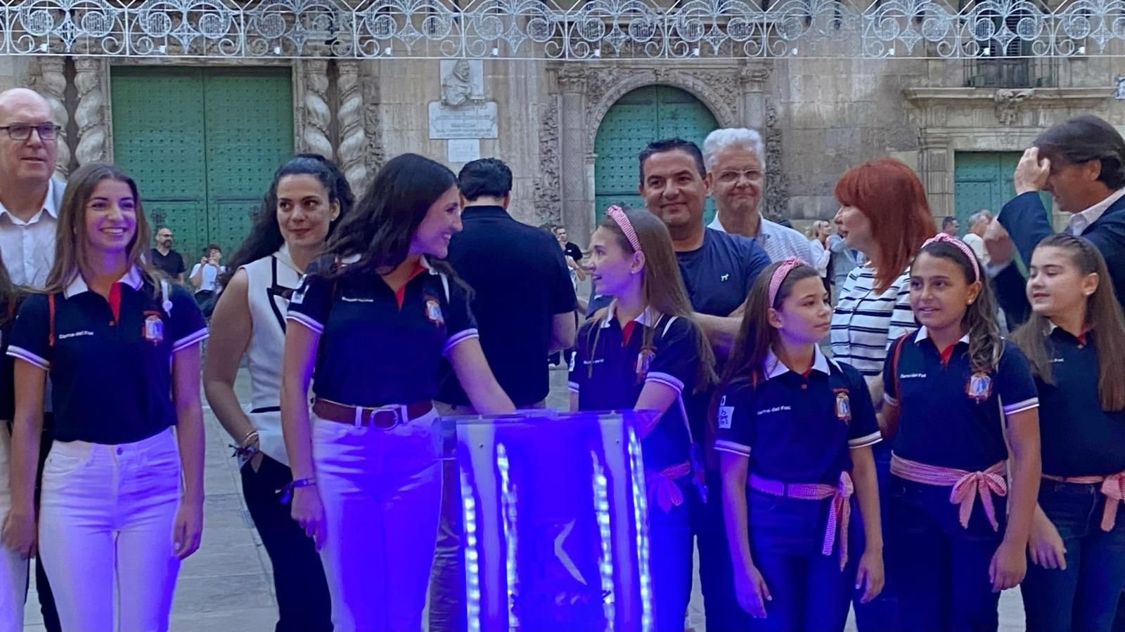 Alicante ya brilla &#039;a la llum de les Fogueres&#039;