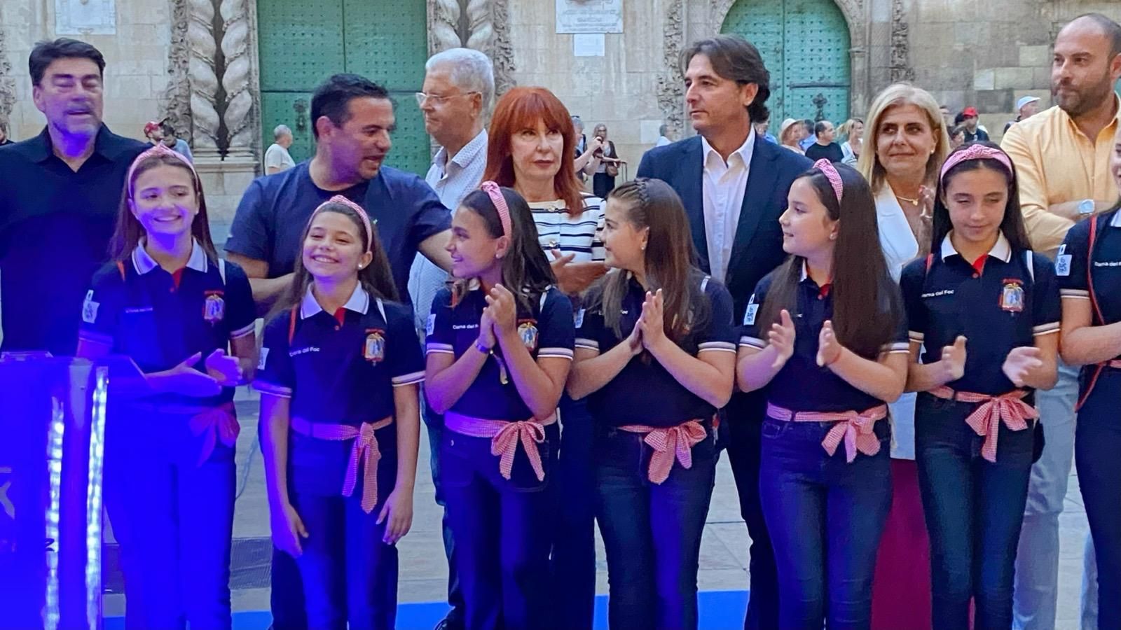 Alicante ya brilla &#039;a la llum de les Fogueres&#039;