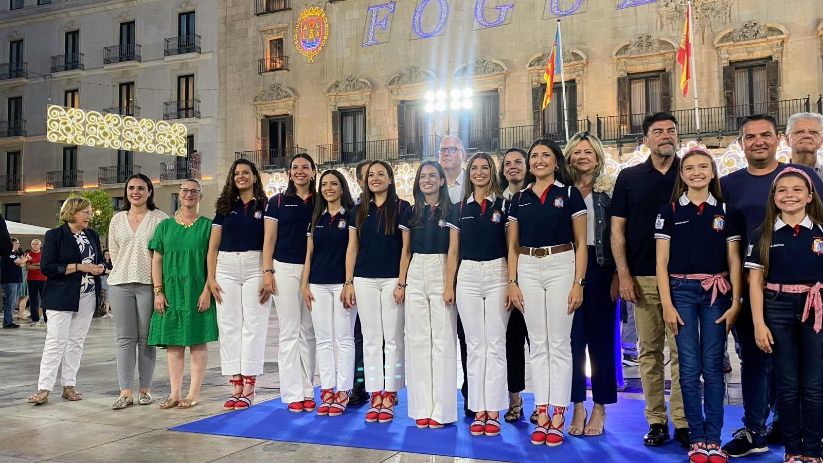 Alicante ya brilla &#039;a la llum de les Fogueres&#039;