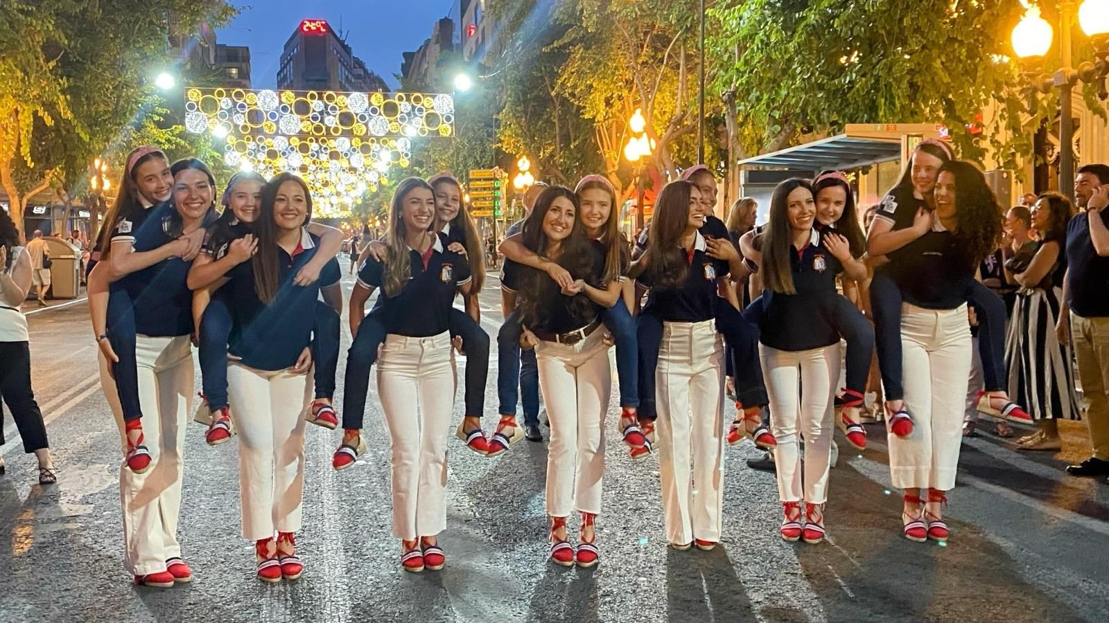 Alicante ya brilla &#039;a la llum de les Fogueres&#039;