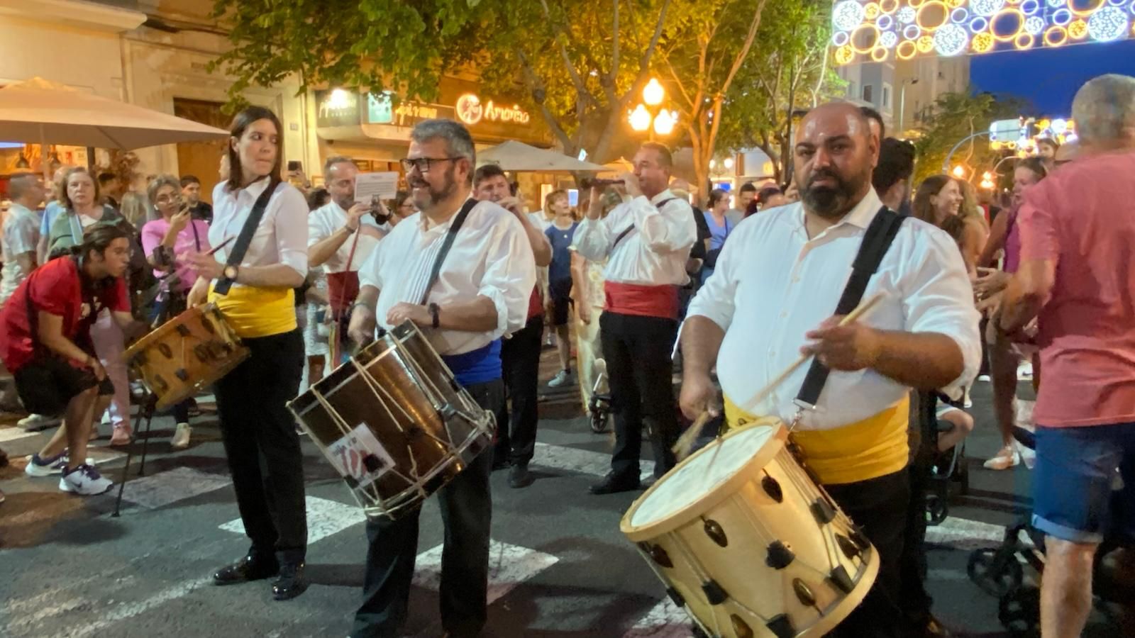 Alicante ya brilla &#039;a la llum de les Fogueres&#039;