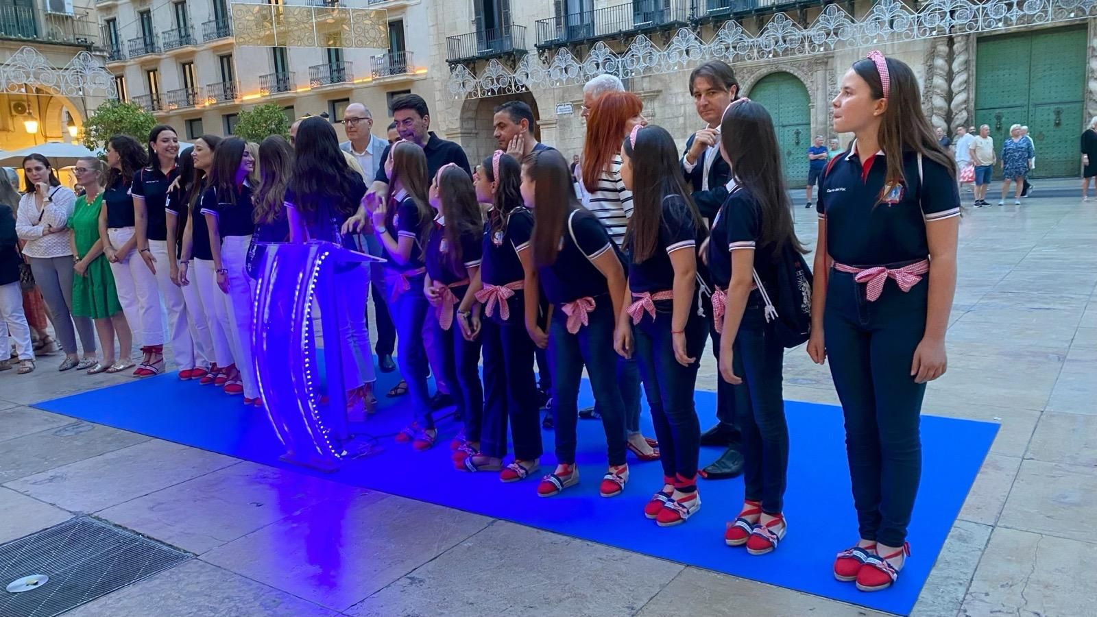 Alicante ya brilla &#039;a la llum de les Fogueres&#039;
