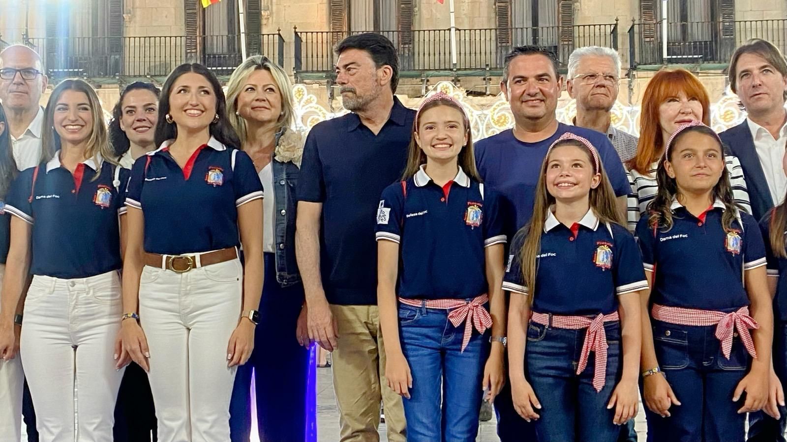 Alicante ya brilla &#039;a la llum de les Fogueres&#039;