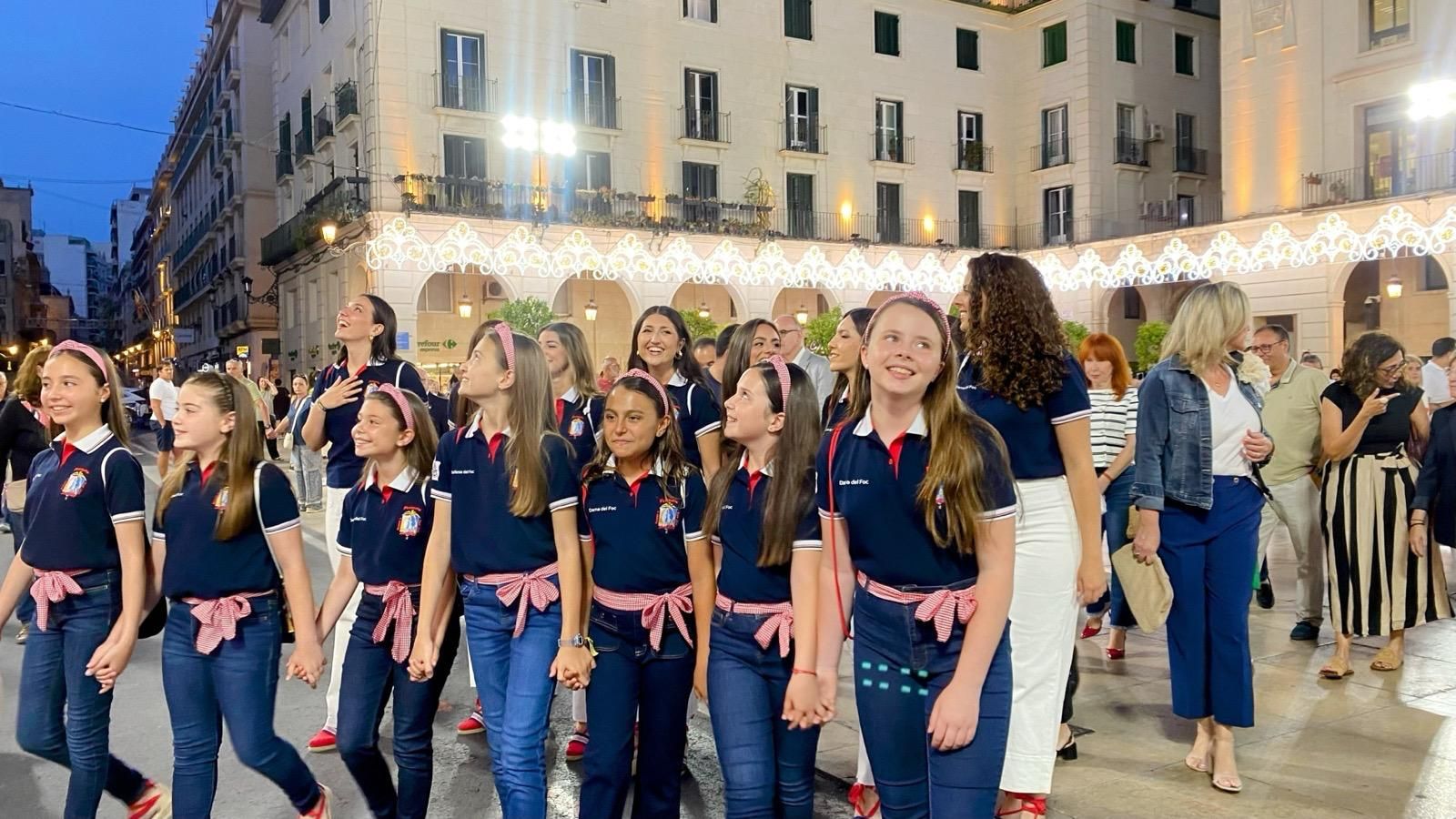 Alicante ya brilla &#039;a la llum de les Fogueres&#039;