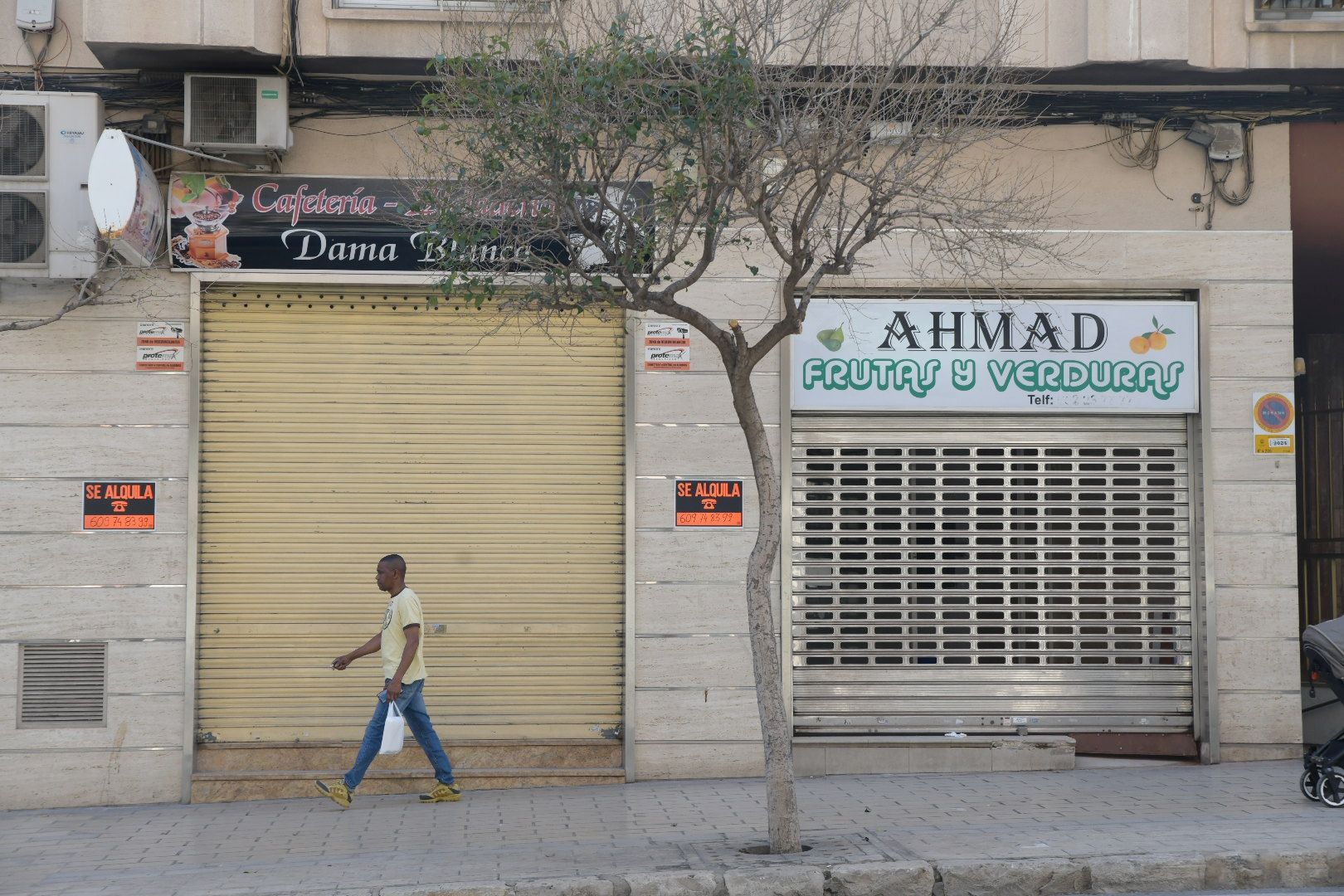 A person walks through Conde Lumiares.