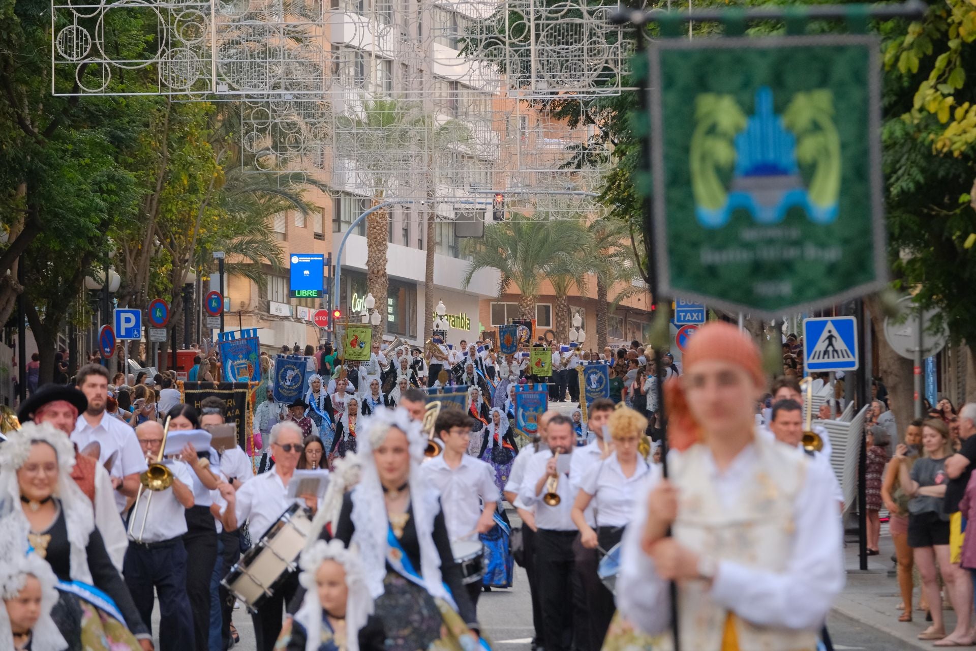 Así ha sido el Desfile del Pregón de las Hogueras de Alicante 2025