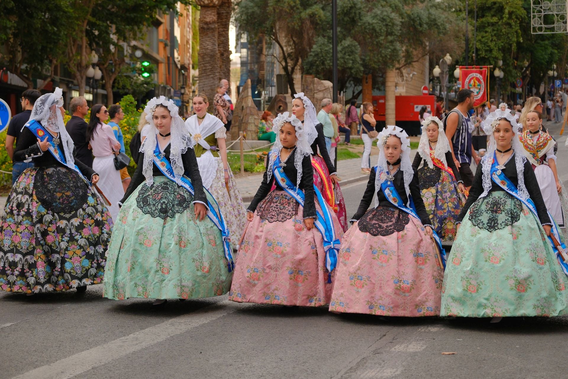 Así ha sido el Desfile del Pregón de las Hogueras de Alicante 2025