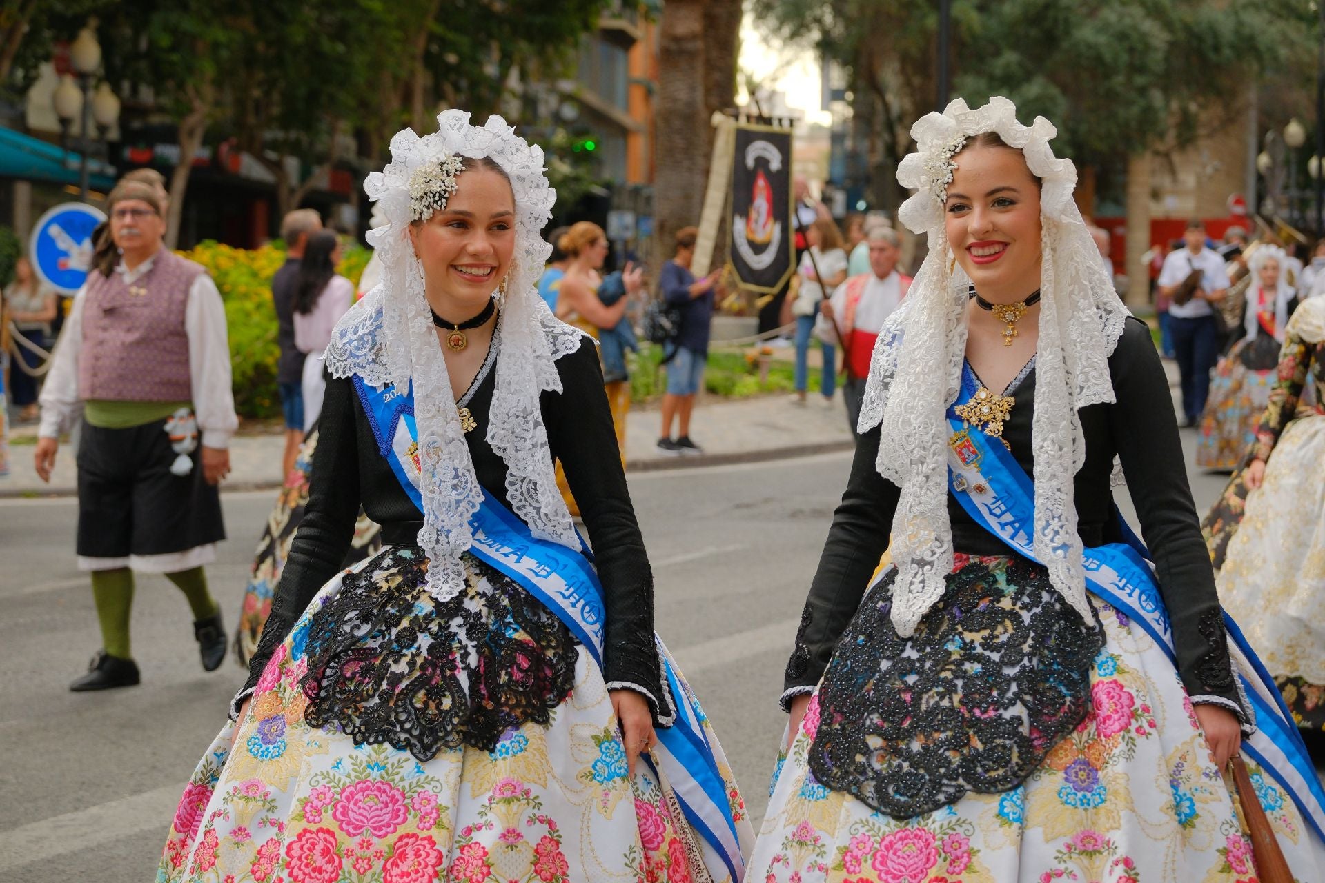 Así ha sido el Desfile del Pregón de las Hogueras de Alicante 2025