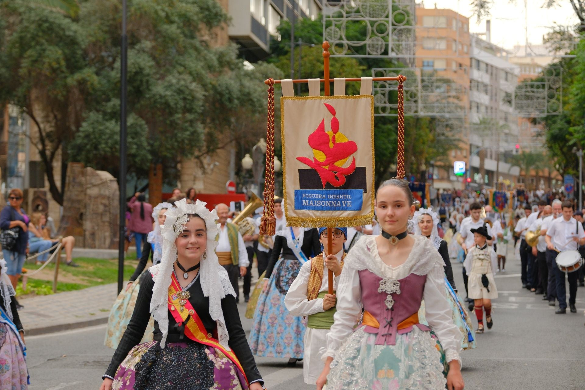Así ha sido el Desfile del Pregón de las Hogueras de Alicante 2025
