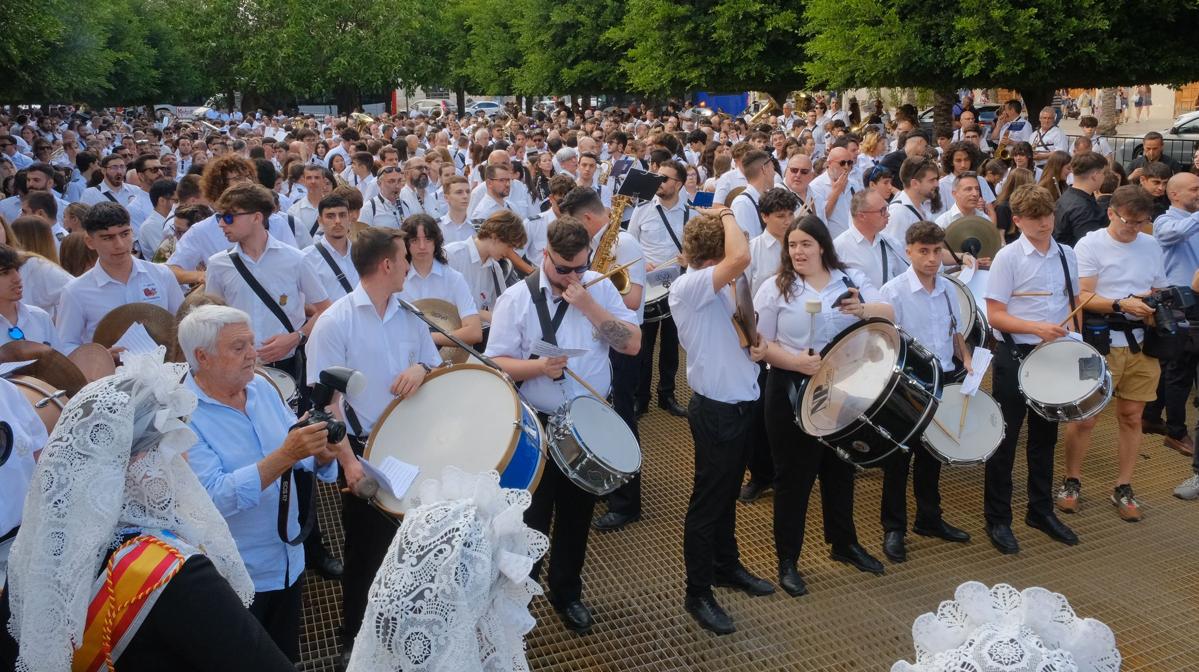 Así suena el himno de Les Fogueres tocado por más de mil músicos