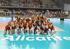 Las Leonas del Vóley celebran su victoria ante Croacia.