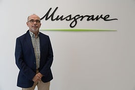El director general de Musgrave España, Luis López, en las instalaciones de Monforte del Cid.