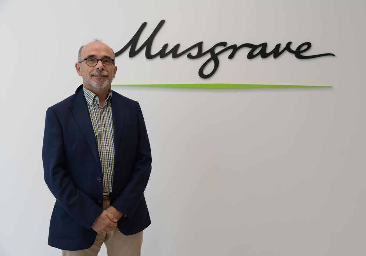 El director general de Musgrave España, Luis López, en las instalaciones de Monforte del Cid.