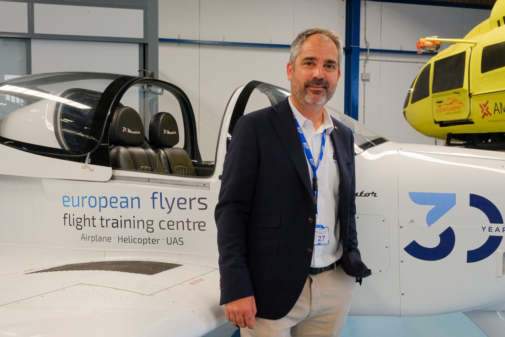 Helicópteros, simuladores y aviones en la escuela de pilotos de Alicante