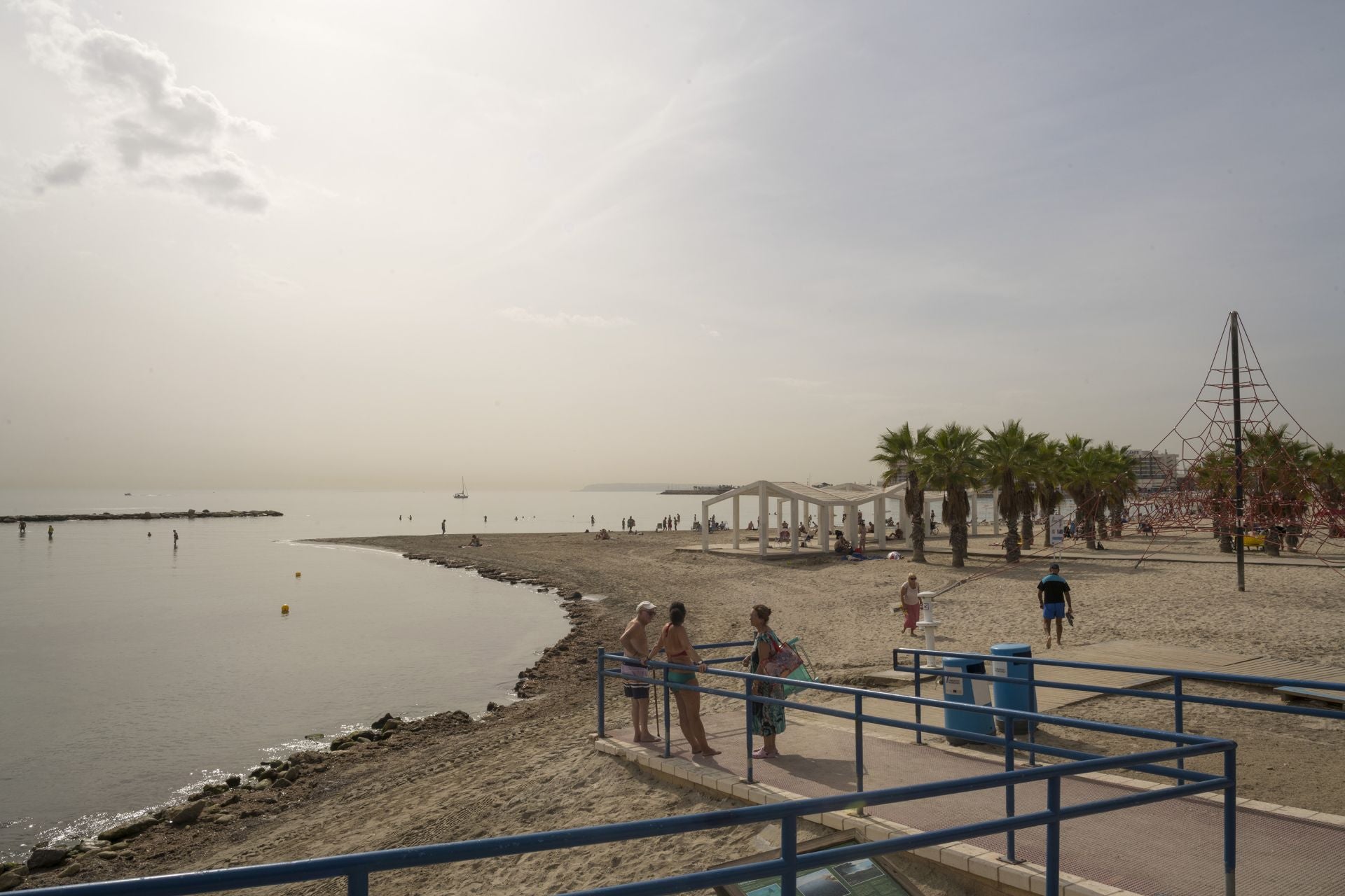 Cocó Beach in the afternoon with heat and cloudy skies in Alicante.