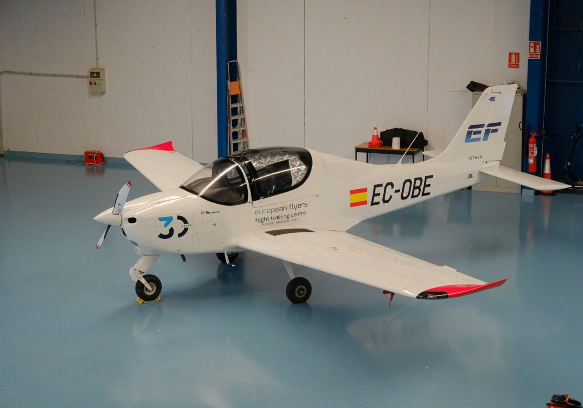 Imagen principal - La cantera de pilotos de las grandes aerolíneas europeas está en Alicante