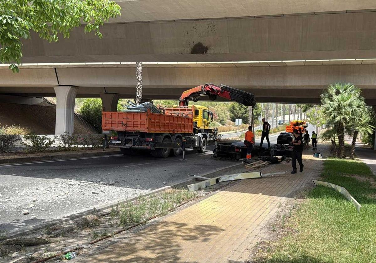 Imagen del camión grúa.