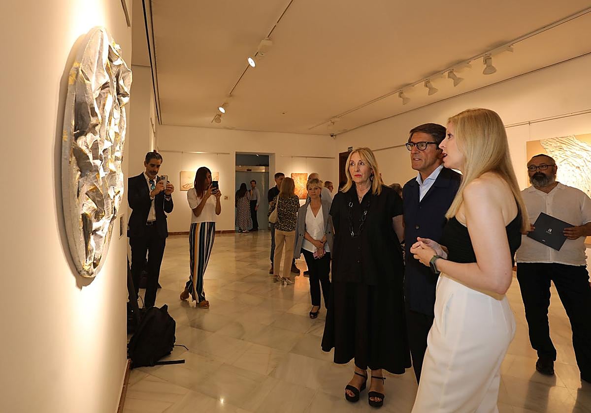 Mariam Cremades inaugura 'Génesis' en la Diputación.