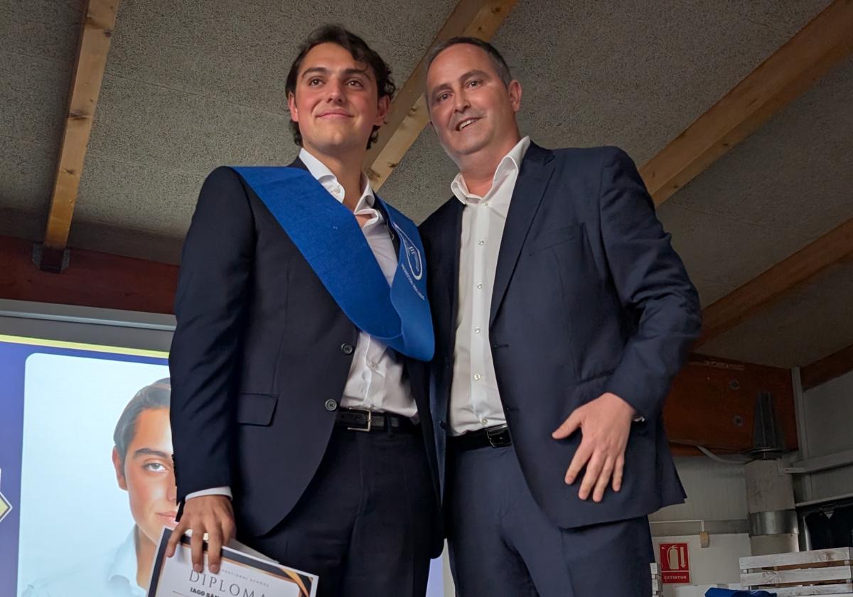 Iago Sánchez (izq), el alumno que ha sacado mejor nota en Selectividad.