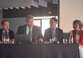 Mesa de los jueces decanos en el Hotel Meliá comandada por el decano de Alicante, César Martínez.