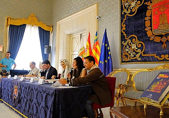 Presentación de la revista 'Festa de Fogueres'.