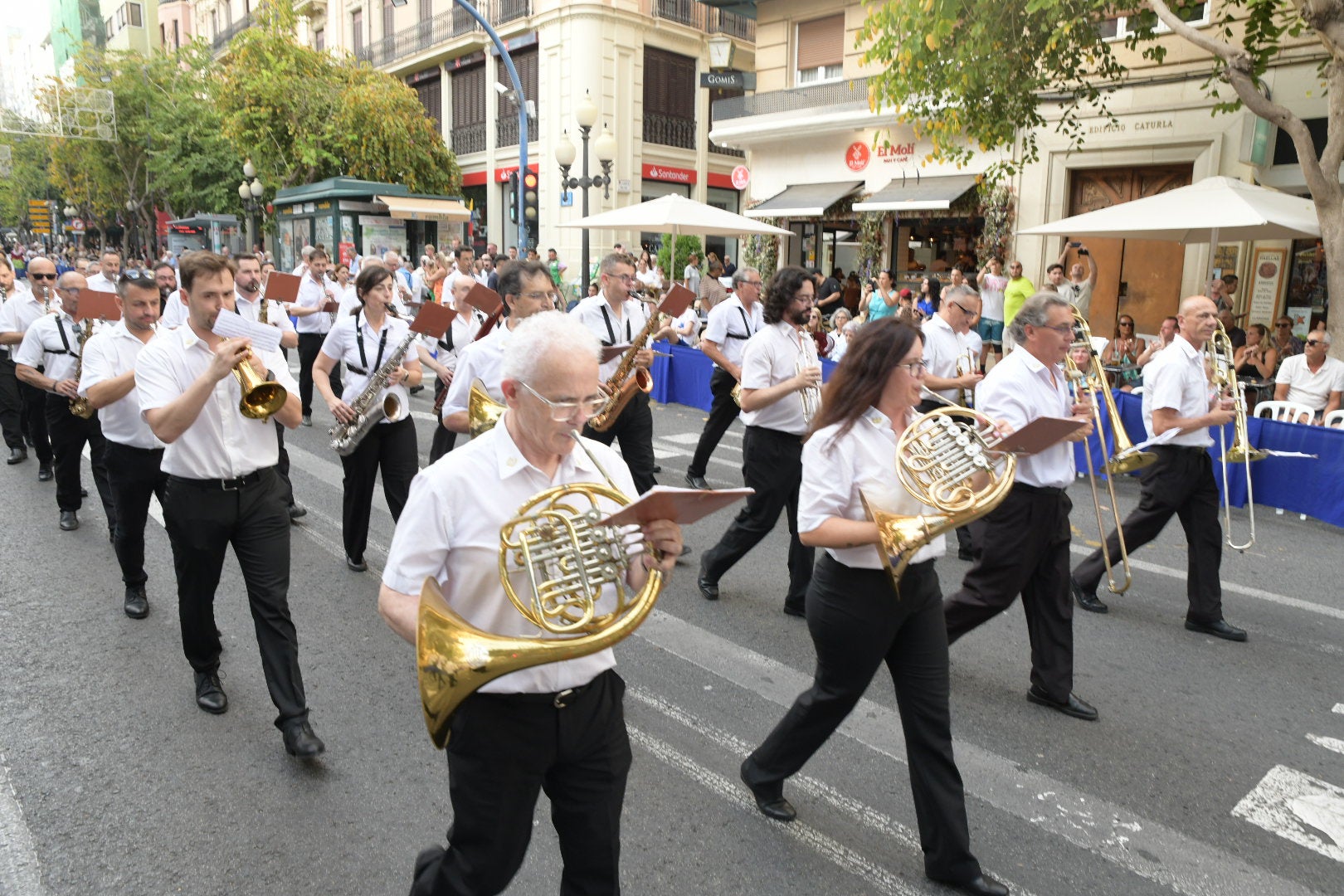 La Entrada de Bandas de las Hogueras 2025, en imágenes