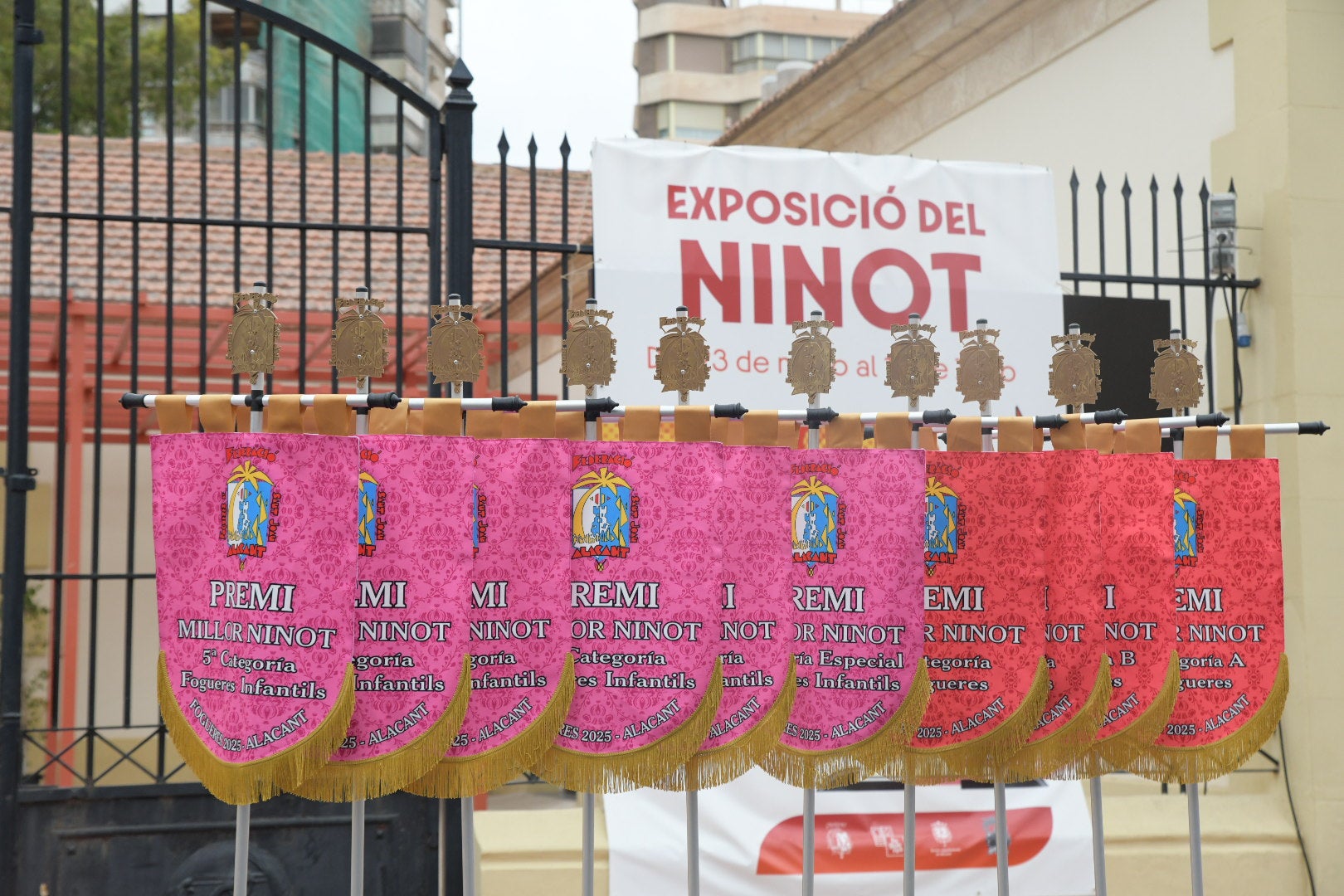 La entrega de premios de la exposición del ninot, en imágenes