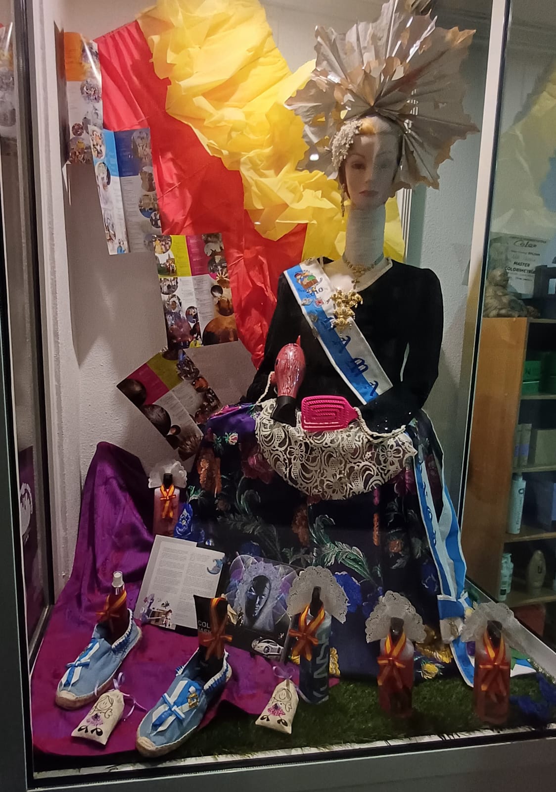 Estos son los comercios de Alicante finalistas en el concurso de Hogueras