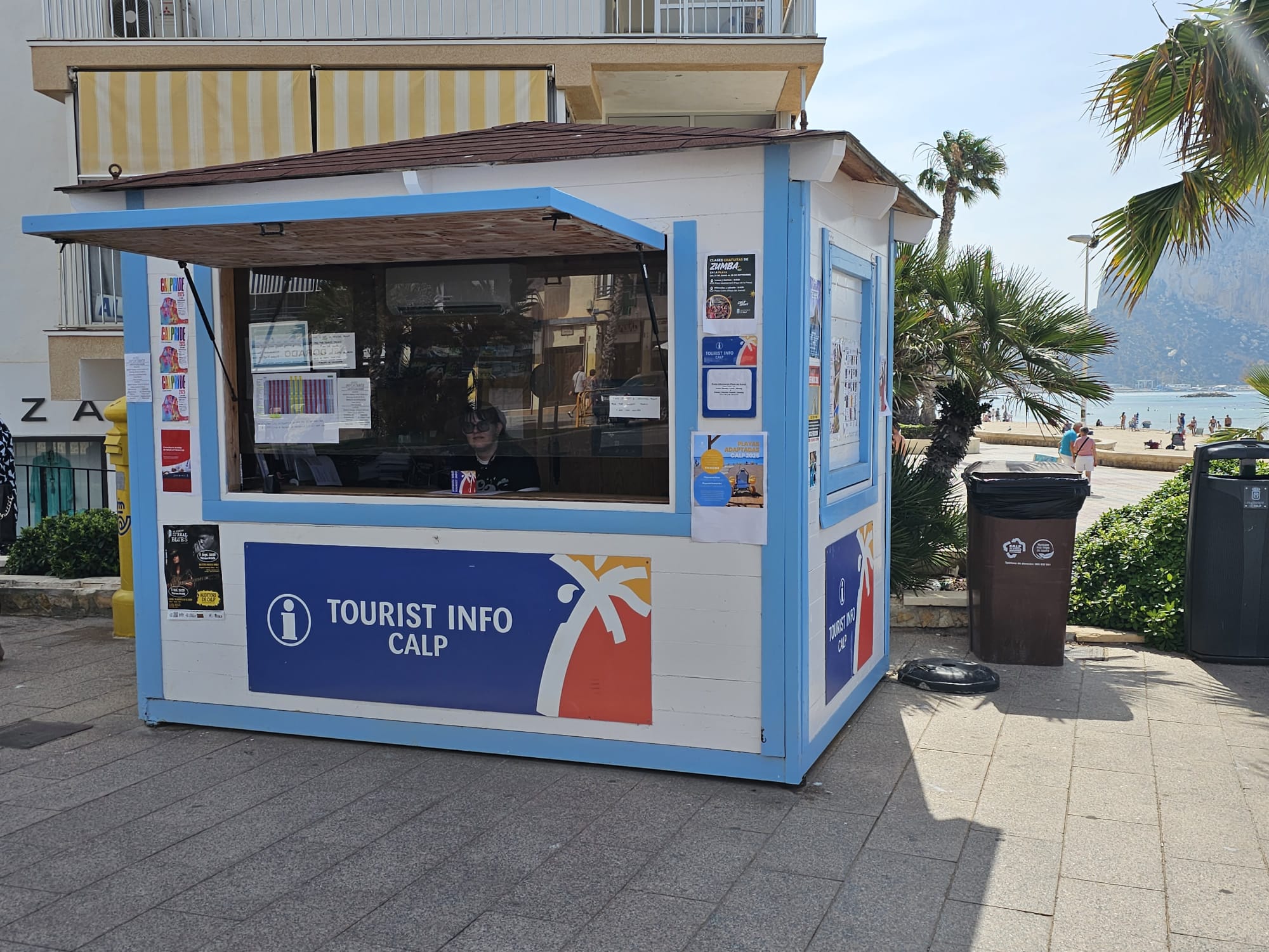 Uno de los dos nuevos puntos de atención turística instalados en Calp.