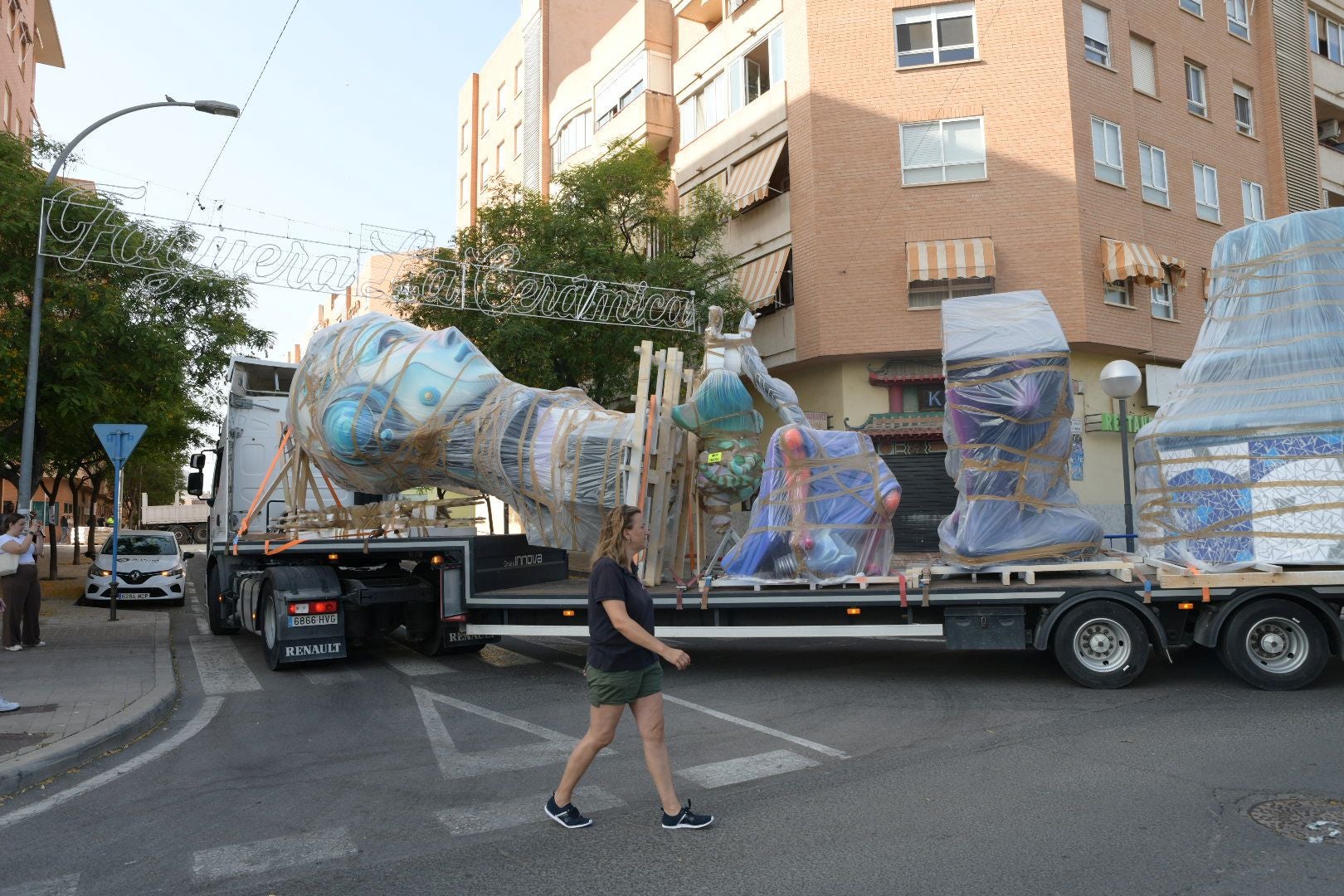 Las Hogueras toman ya las calles de Alicante