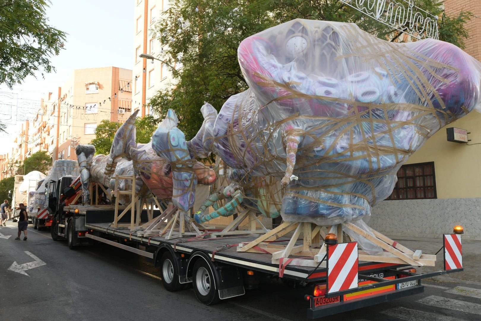Las Hogueras toman ya las calles de Alicante