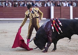 El diestro Daniel Luque, uno de los diestros que participará en el festejo, durante la corrida de toros de la Feria de San Isidro.