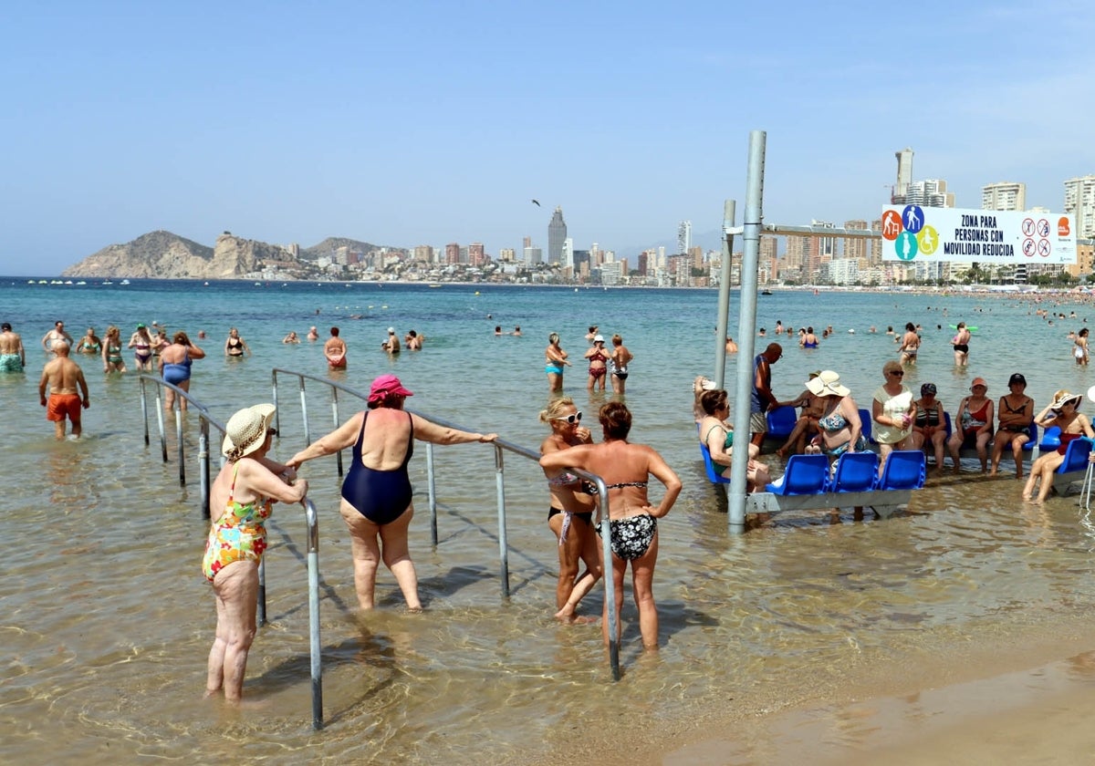 Image of the new bathing area created at Poniente Beach in Benidorm.