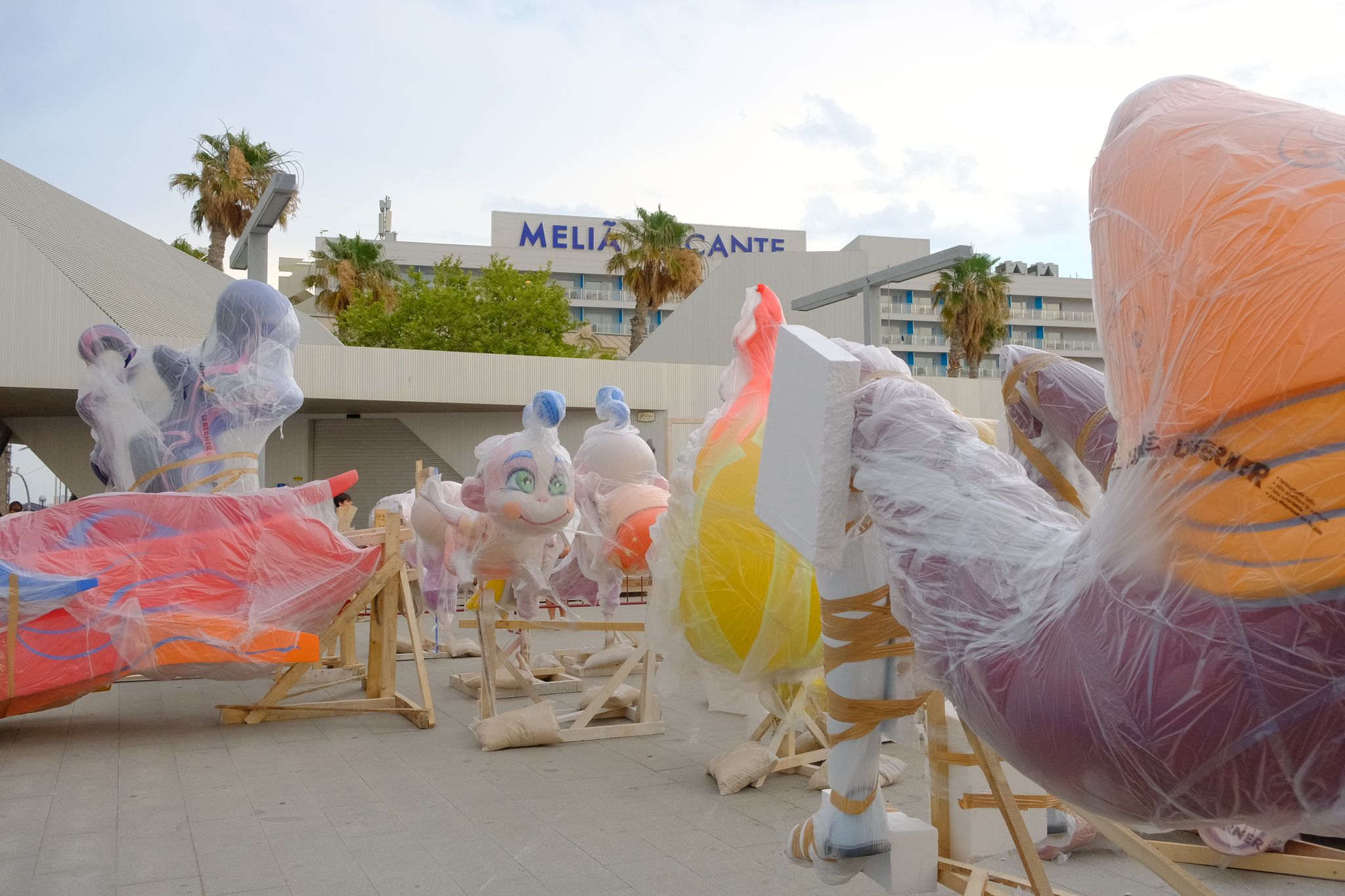 Las Hogueras toman ya las calles de Alicante