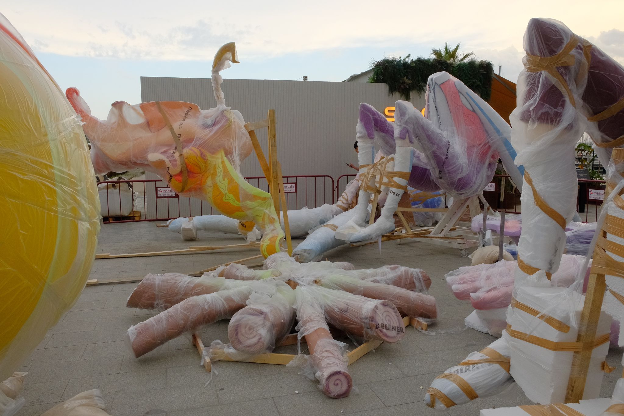 Las Hogueras toman ya las calles de Alicante