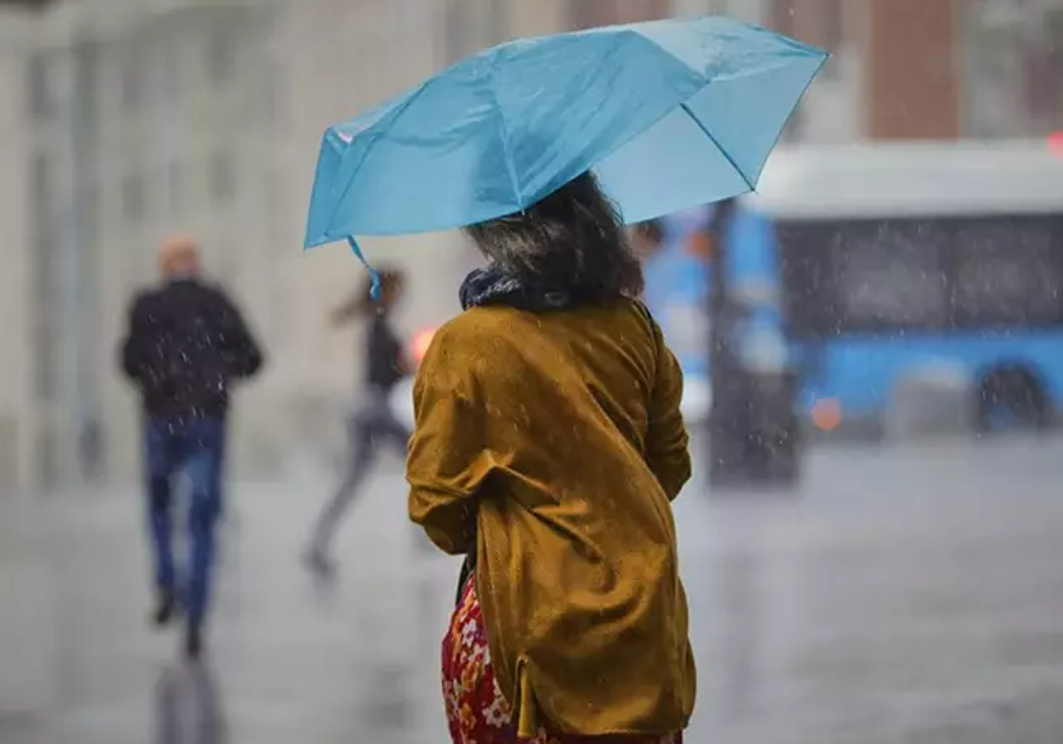 The dry downburst can cause strong gusts of wind.