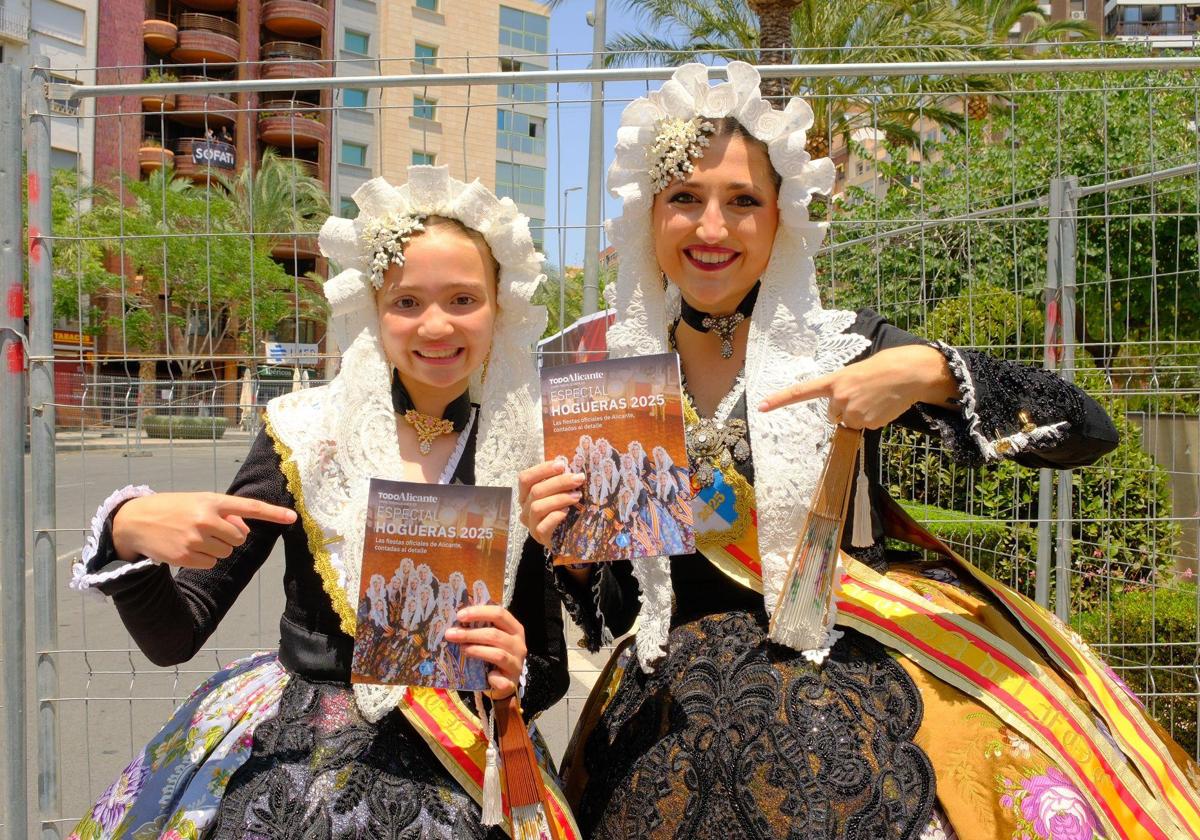 Las belleas del foc con la revista de Hogueras 2025 de TodoAlicante.